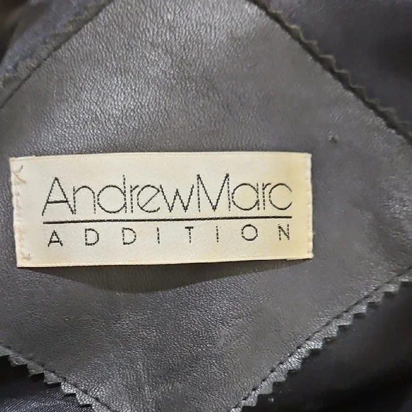 Black Leather Biker Belted Jacket with Fitted Silhouette and Diagonal Zipper - Picture 11 of 15